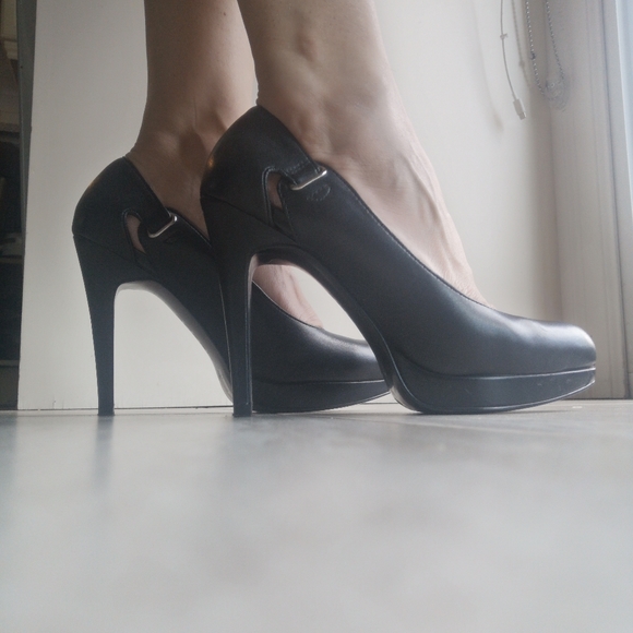 BCBGeneration black leather pumps - Picture 2 of 15